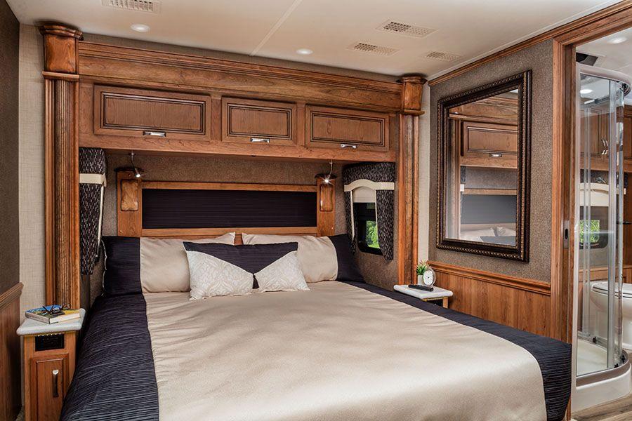 Интерьер Entegra Coach Insignia 2017 года  (фото 4 из 11)